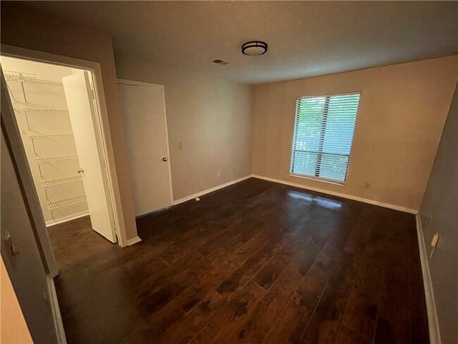 Building Photo - 423 Warm Springs Cir