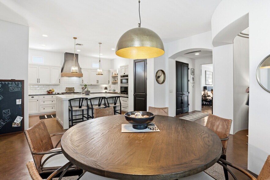 Building Photo - 42 Calle Maria Elena