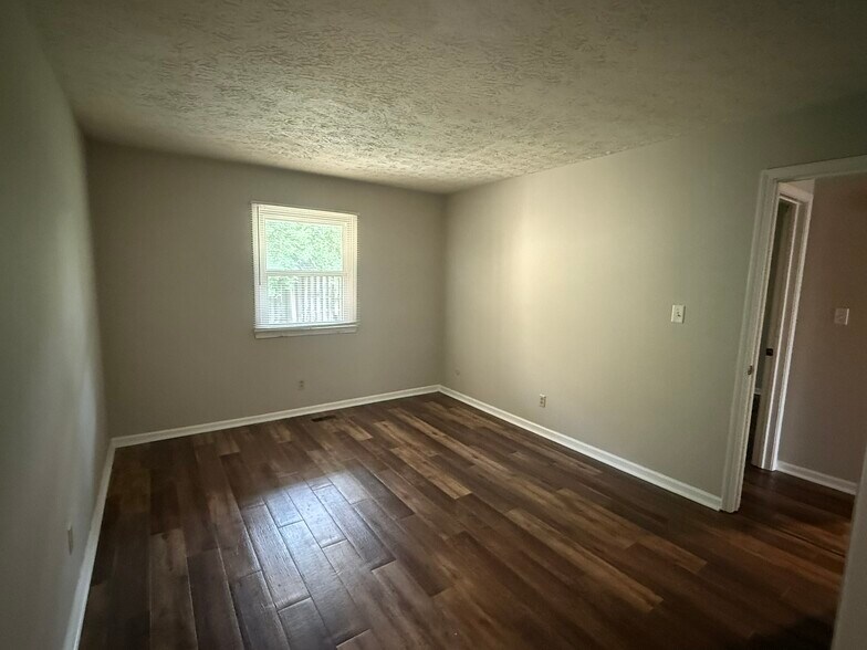 Building Photo - 8175 Old Farm Ln