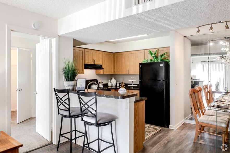 2BR, 2BA - 1,130SF - Kitchen - Timber Chase at Sarasota Bay