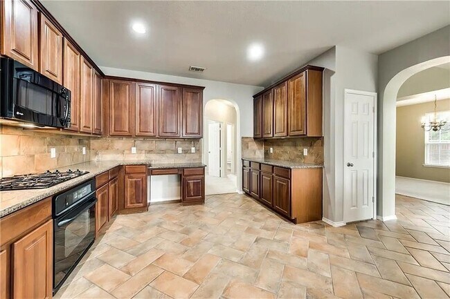 Building Photo - 9304 Regal Oaks Dr