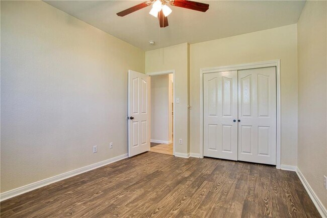 Building Photo - 1107 Middle Brook Dr