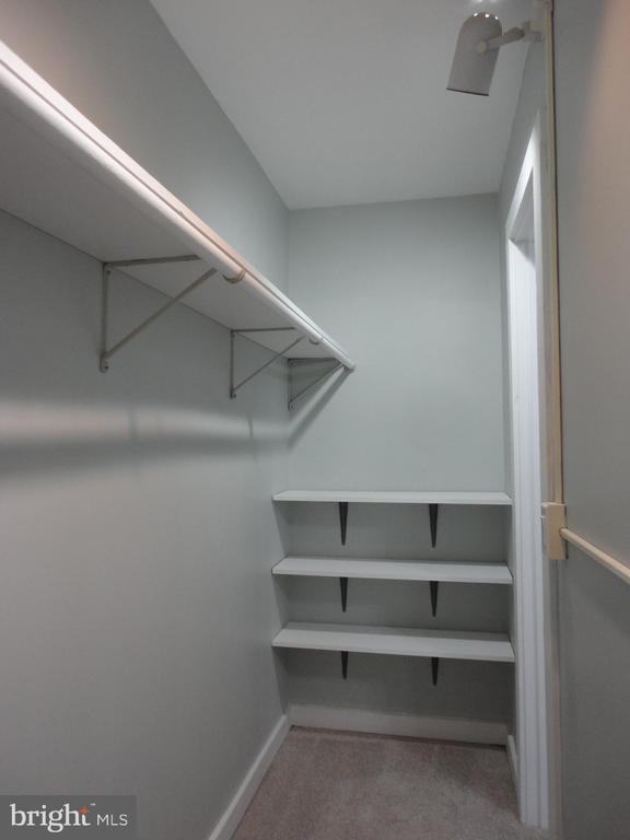 Building Photo - 814 Rustic Ln