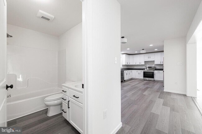 Building Photo - 617 Port Providence Rd