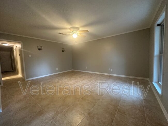 Building Photo - 2316 Demaret Dr