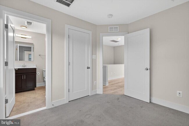 Building Photo - 10425 Fernwood Rd