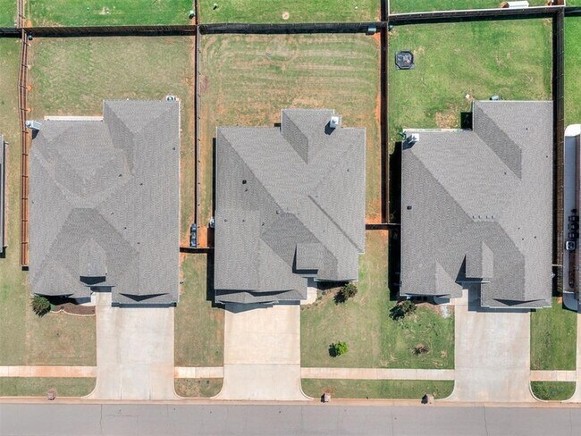Building Photo - 800 Bison Crossing Dr