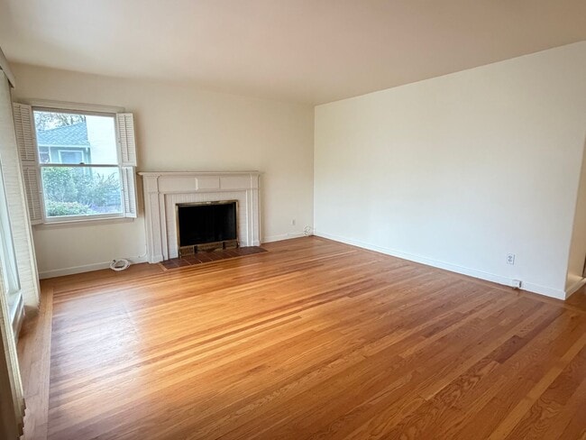 Building Photo - 1044-1048 Marcussen Drive