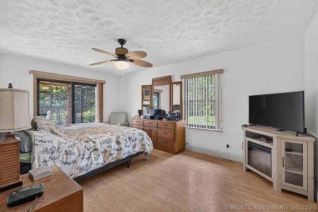 Building Photo - 1362 SW Knollwood Dr