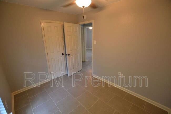 Building Photo - 1632 Mary Lou Dr