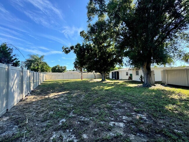 Building Photo - 2/2 with Fenced Yard, Garage and Laundry, ...