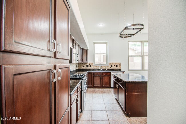 Building Photo - 3938 E San Pedro Ave