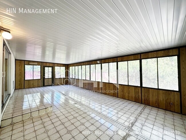 Building Photo - 43000 Noria Rd