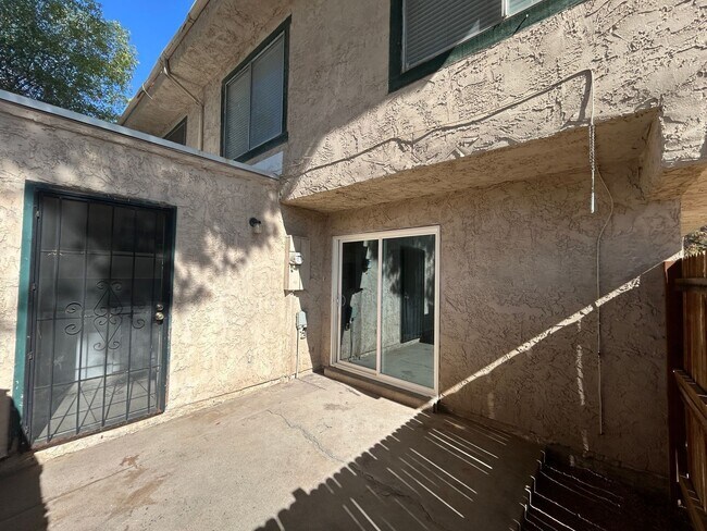 Building Photo - 6046 W Townley Ave