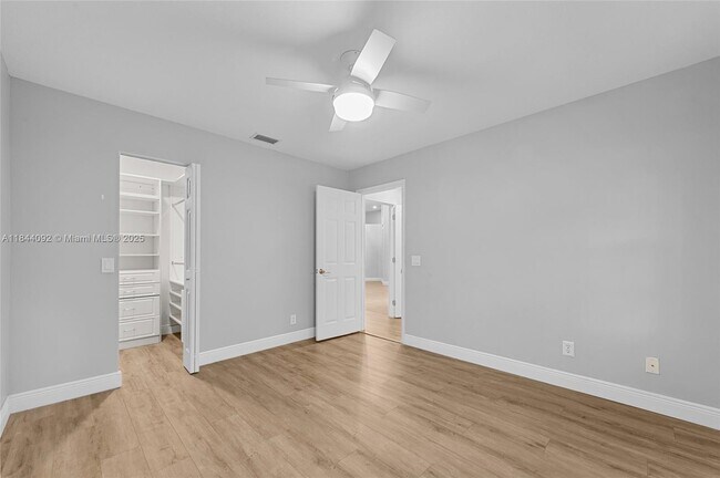 Building Photo - 2587 Jardin Ct