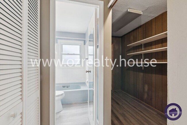 Building Photo - 617 Whitlock Ave