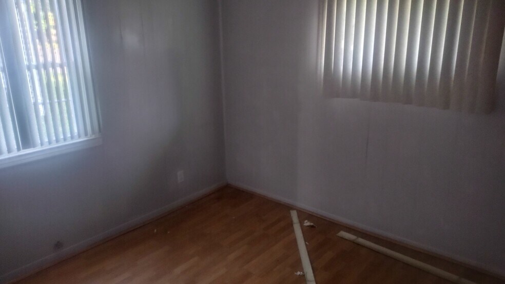 Building Photo - 4005 Prescott Ave