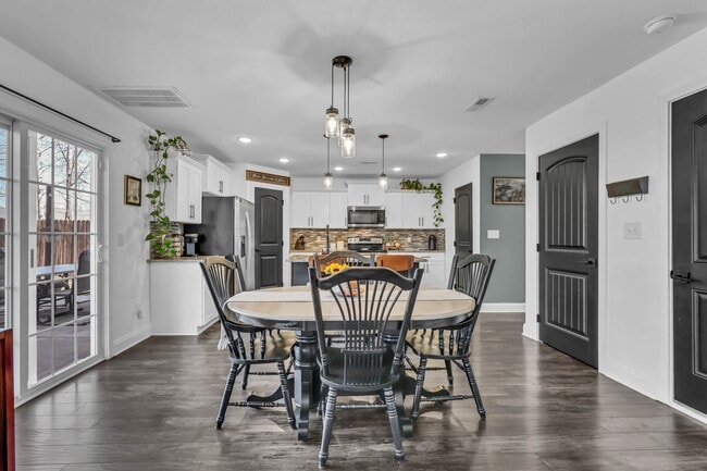 Building Photo - 505 Sourwood Dr