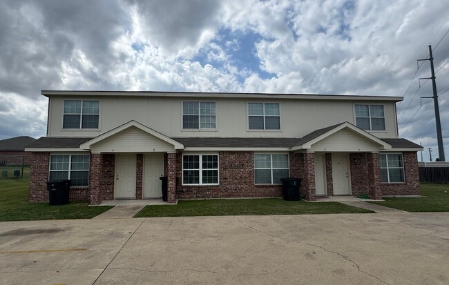Primary Photo - 3807 Pecos Dr