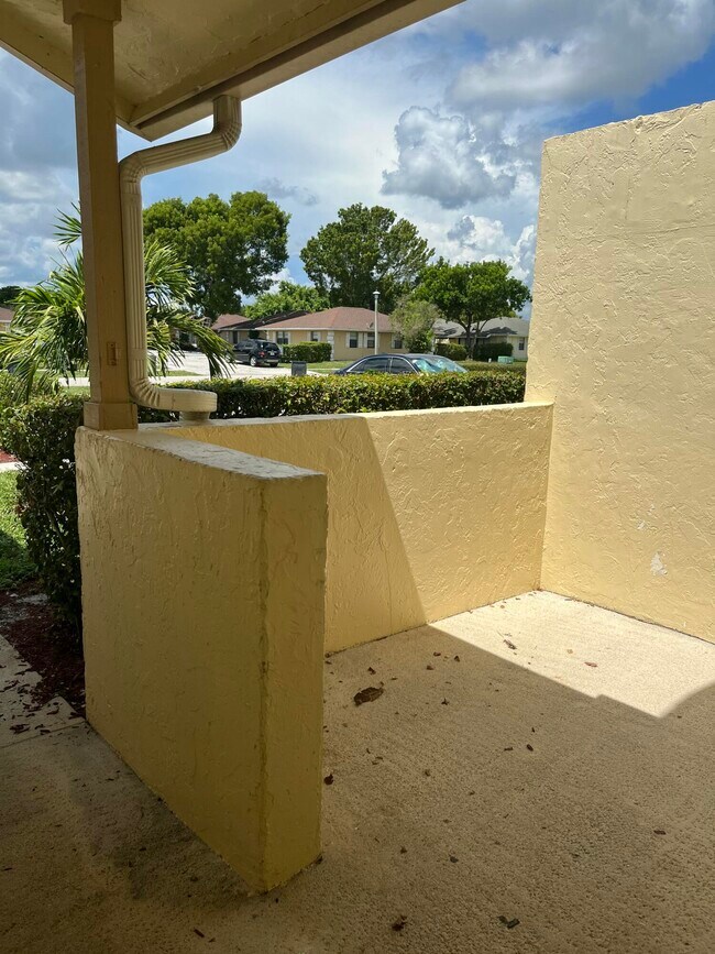 Building Photo - 1296 White Pine Dr