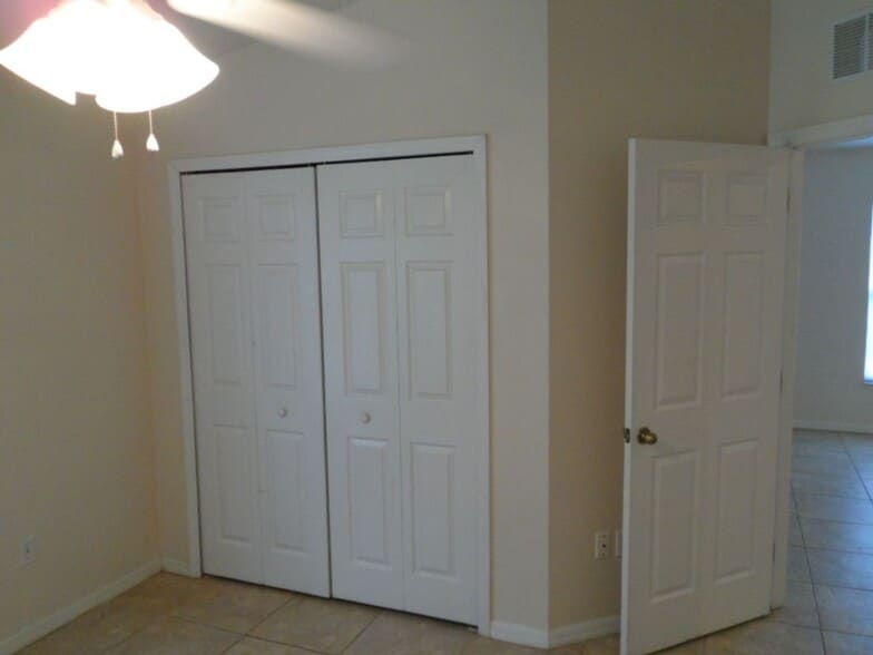 Building Photo - Coming Soon, 4/27 - Freshly Painted 2/2/1 Duplex