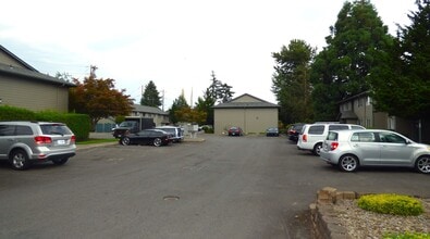 Building Photo - Rent Special: 1/2 Off June's Rent!! Ground Level Unit