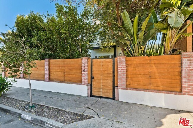 Building Photo - 810 Commonwealth Ave