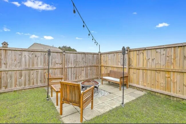 Building Photo - 405 Bering Ln