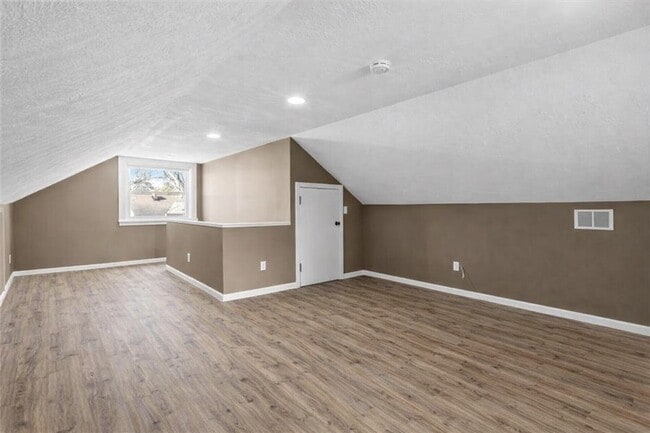 Building Photo - 45 Marsden Rd