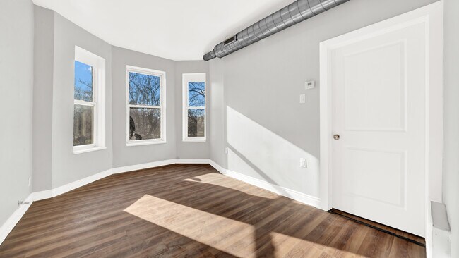 Building Photo - 2756 W 24th St