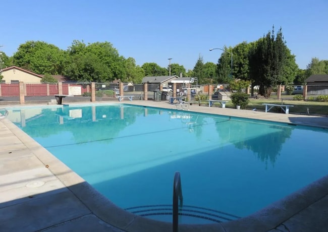 Building Photo - 925 Charleston Ave