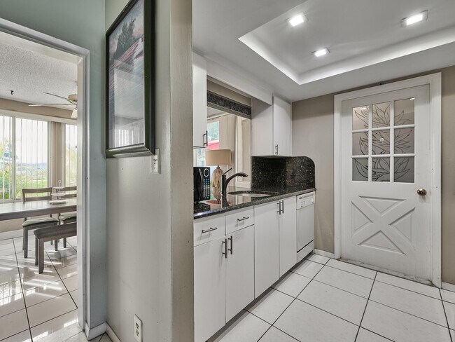 Building Photo - 519 SW 18th St