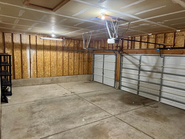 Building Photo - 5 Bedroom Home in Stetson Hills