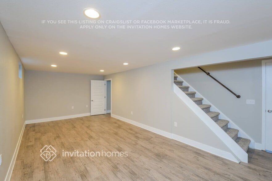 Building Photo - 10729 Owens St