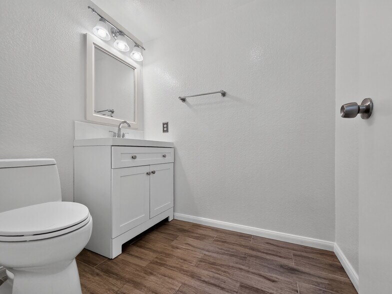 Half-Bathroom - 1065 E Broadway