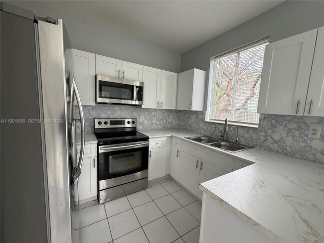 Building Photo - 1586 SE 27th Ct