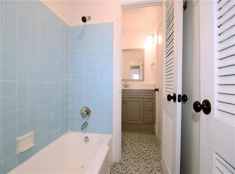 Building Photo - 91 Rumson Rd NE