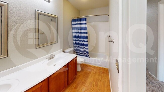 Building Photo - 874 W Port Royal Pl