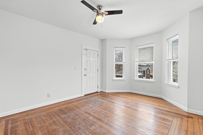 Building Photo - 18 St Clair St