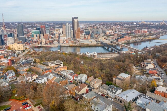 Building Photo - Amazing 3 bedroom home in Mt. Washington available June 1st!