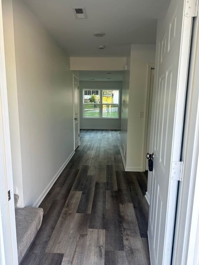 Building Photo - Twin Lakes Duplex