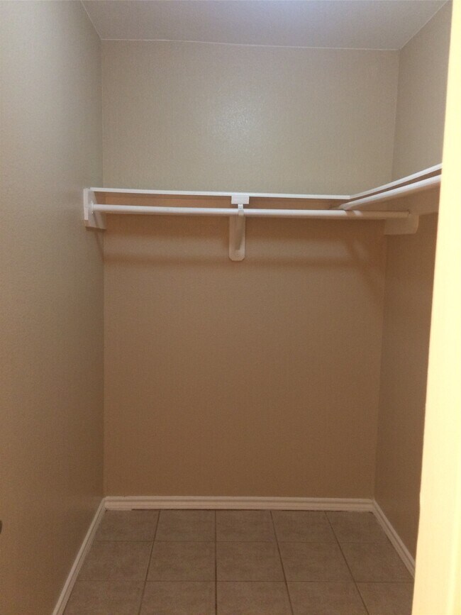 Building Photo - 18830 Reynolds Park Dr