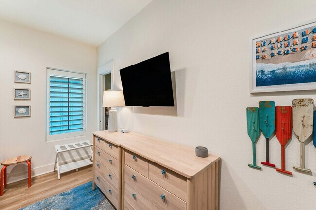 Building Photo - 119 6th St