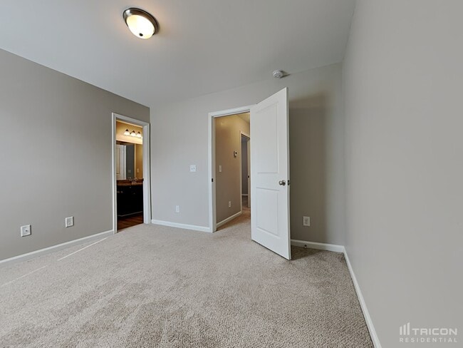 Building Photo - 323 Springwalk Ln