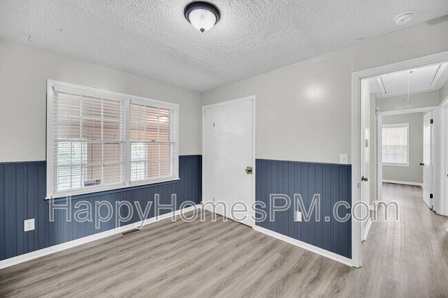 Building Photo - 313 Curtiss Ave