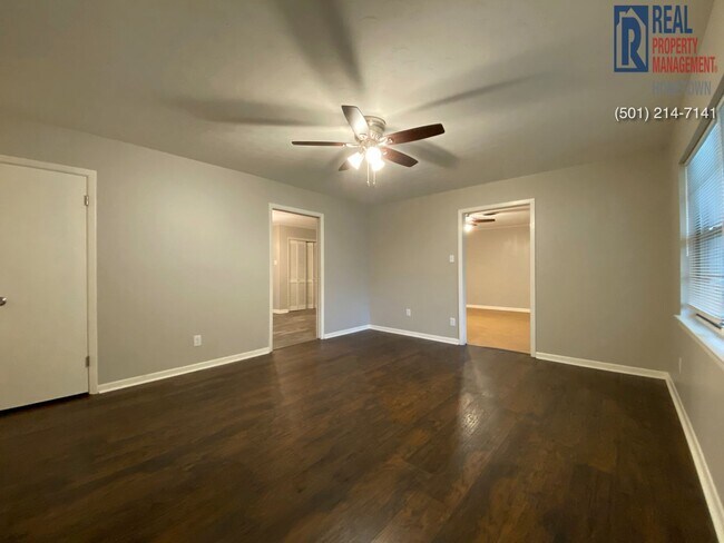 Building Photo - 913 Brewer-