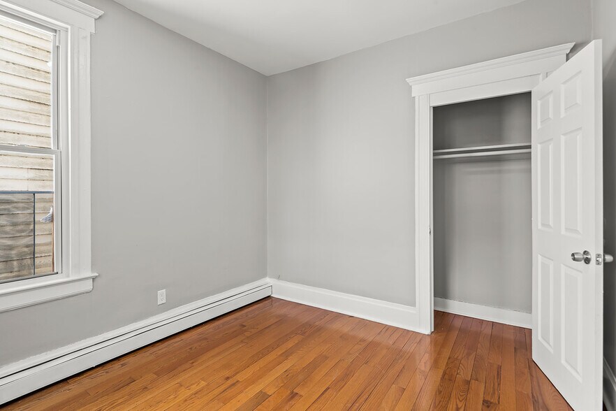 Building Photo - 13 20th Ave