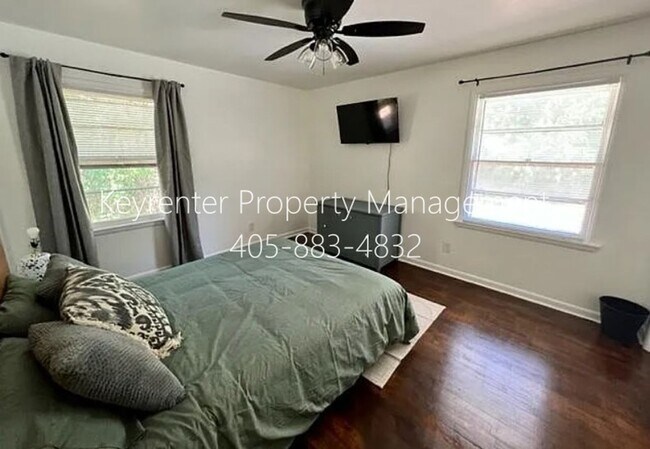 Building Photo - Completely Renovated 3 Bedroom close to OU Campus!! LAWNCARE INCLUDED!!