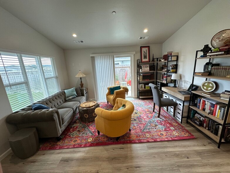 Building Photo - 2632 Avelar Ct