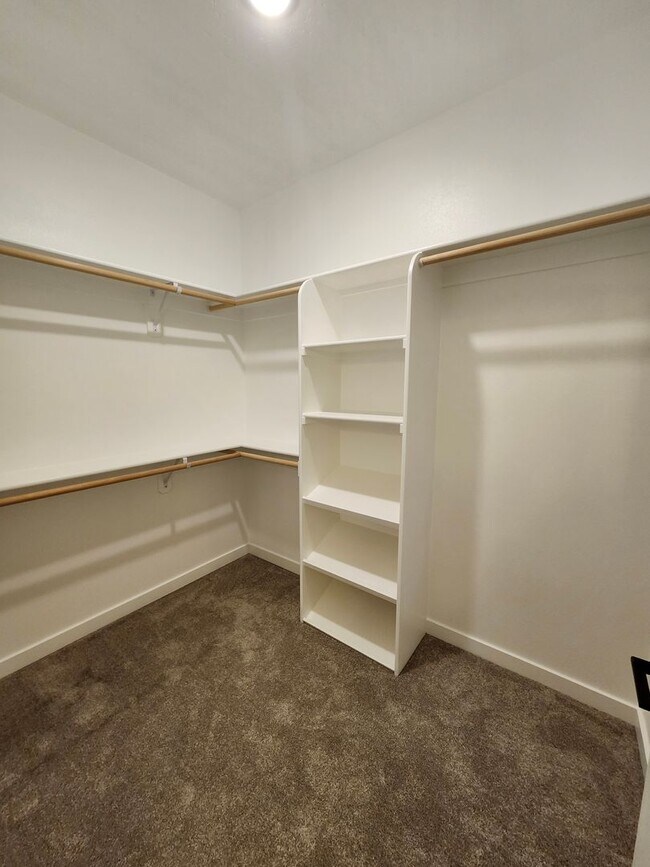 Building Photo - 3 bed, 2 bath- Kennewick Location!
